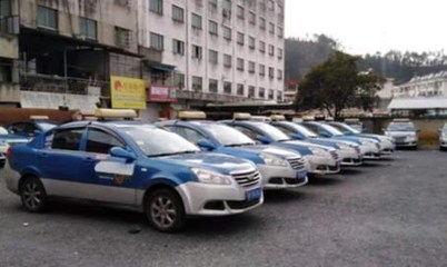 旌德縣出租汽車停運時，應急服務車隊上崗沖在前